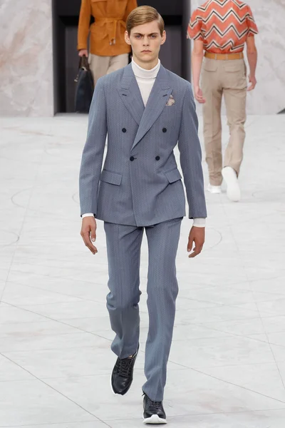 Look 8